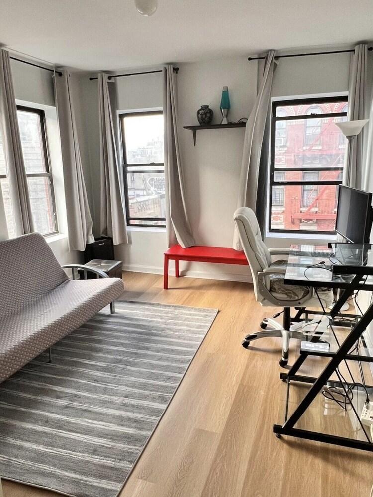 Cozy Apartment with Big Windows on Orchard St. - Tap to explore photos