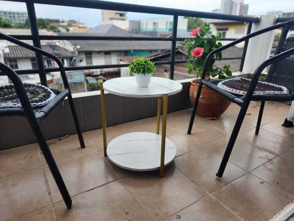 CITY VIEW ROOM