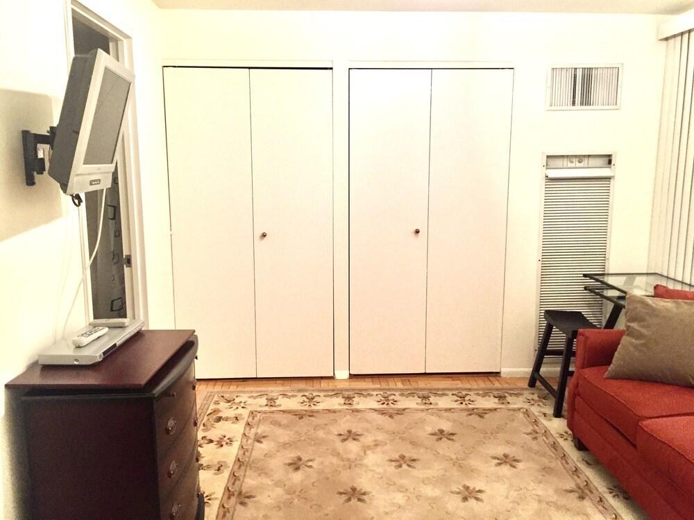 Elegant Studio with Central Park at your Doorstep