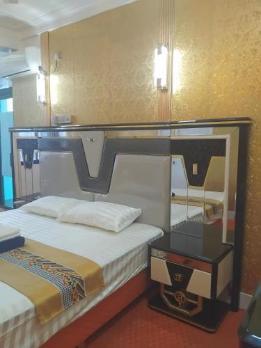 Ontrack Travel Transit Hotel - Tap to explore photos