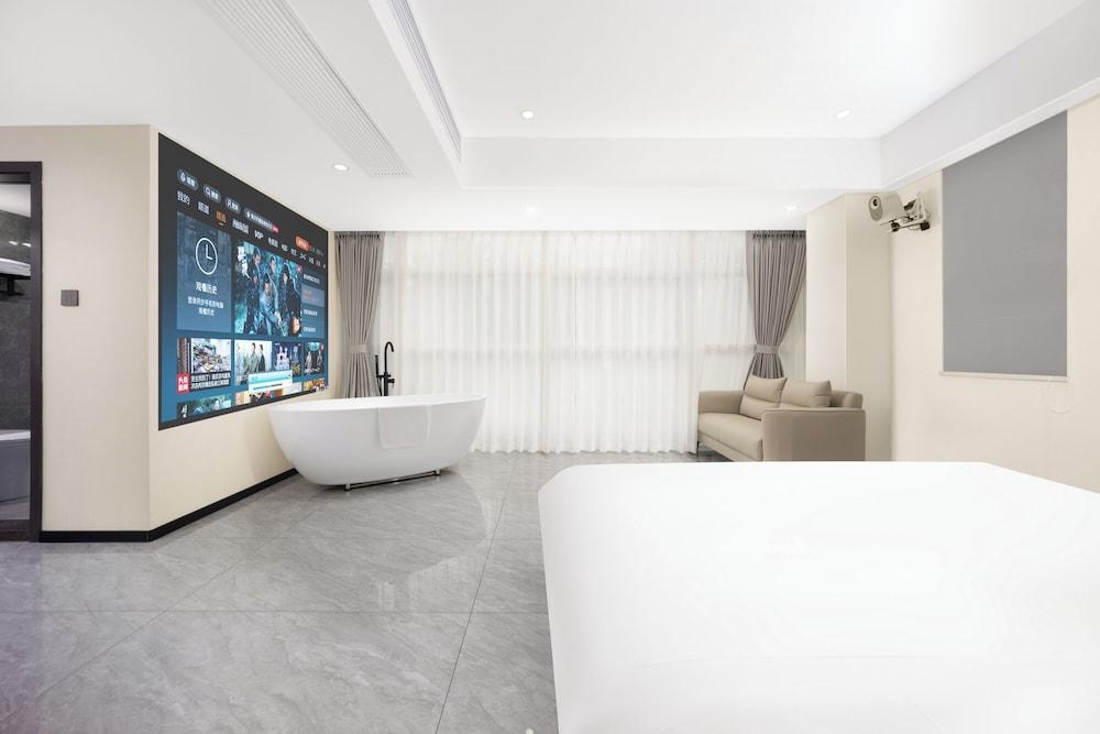 Deyu GM E sports Hotel Room Type - Superior Double Room, City View