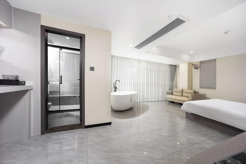 Deyu GM E sports Hotel - Tap to explore photos