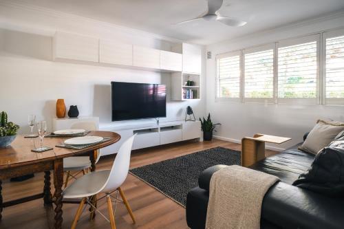 Quiet Little Manly 1 bed - 3min walk Harbour & Beaches w Level Access - Tap to explore photos