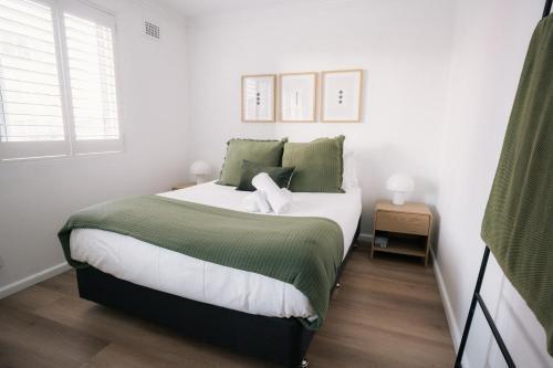 Quiet Little Manly 1 bed - 3min walk Harbour & Beaches w Level Access - Tap to explore photos