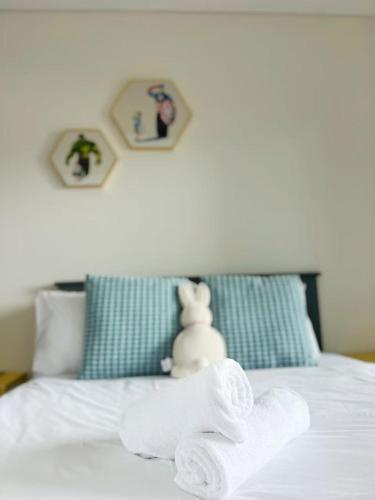 The Elegant Deco Apt In Sydney Olympic Park - Tap to explore photos