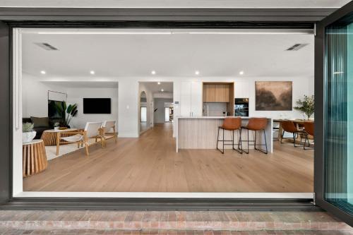 Sydney Harbour-Front Home With Views & Parking - Tap to explore photos
