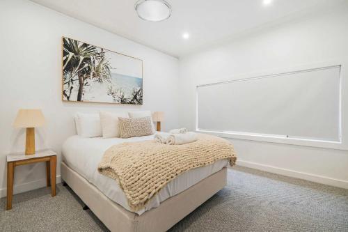 Sydney Harbour-Front Home With Views & Parking - Tap to explore photos