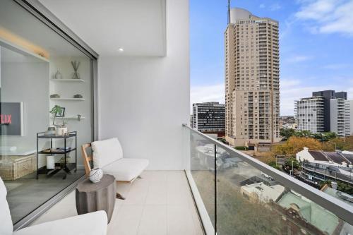Luxury Sydney Residence with Pool, Gym & City Views