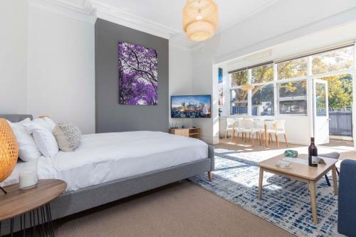 Stunning Huge Studio, Sunny terrace with Parking - Tap to explore photos