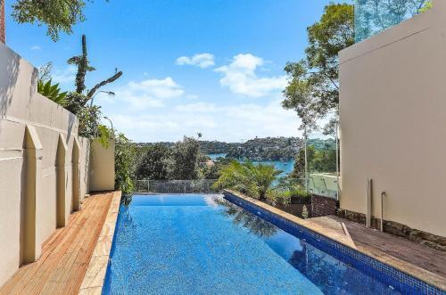 6BR Stunning Waterview & Private Pool - Tap to explore photos
