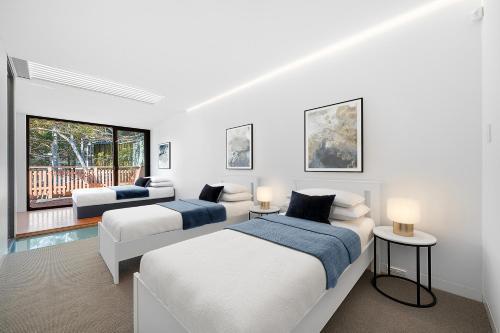 Designer Darlinghurst Retreat Garage Parking - Tap to explore photos