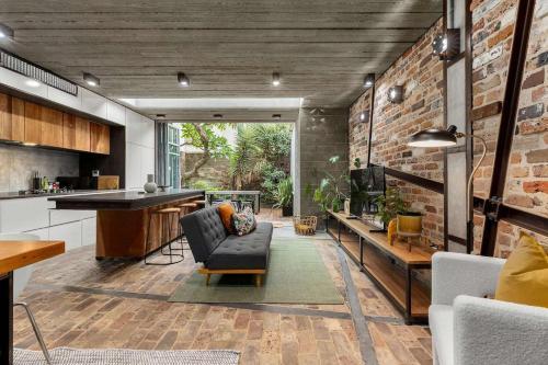 Modern & Stylish 3BR in Redfern Room Type - Three-Bedroom Apartment