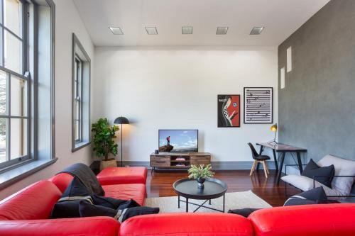 Harbourfront 3 Bed 2 Bath Opposite Manly Wharf With Harbour Views - Tap to explore photos