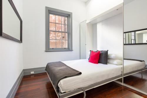 Harbourfront 3 Bed 2 Bath Opposite Manly Wharf With Harbour Views - Tap to explore photos