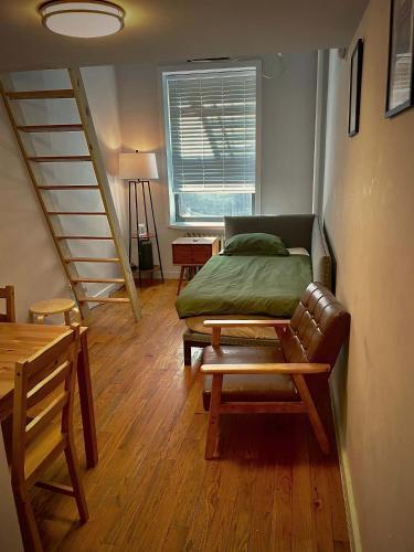 Union Square Studio 4 with Shower - Shared toilet Room Type - Apartment