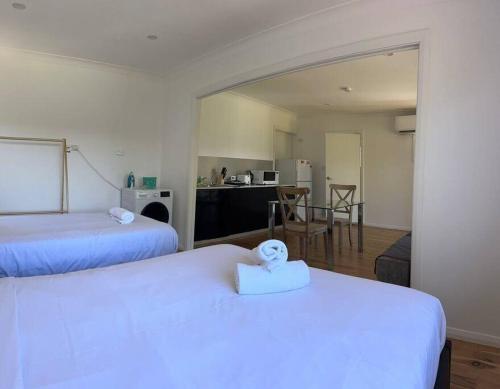 Studio house Unit in Dundas Valley