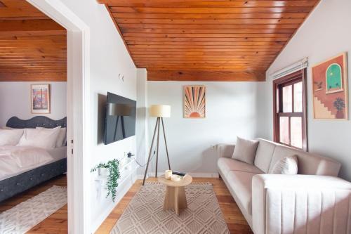 Historic 4BR 4BA Mansion Seaview Yedikule Old Town - Tap to explore photos