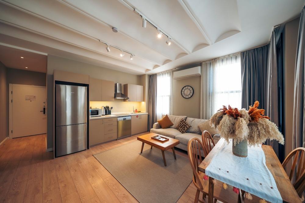 Galata Guest Teori Room Type - Family Studio Suite, City View