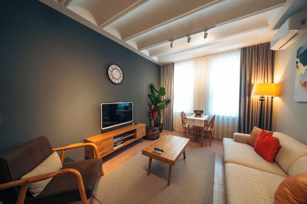 Galata Guest Teori Room Type - Deluxe Studio