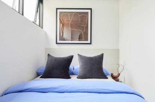 Sydney Harbour Apt - Water Views & rooftop pool - Tap to explore photos