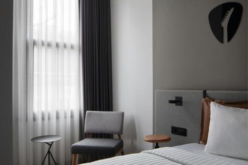 Moxy Istanbul Taksim Room Type - Moxy Queen Room with City View
