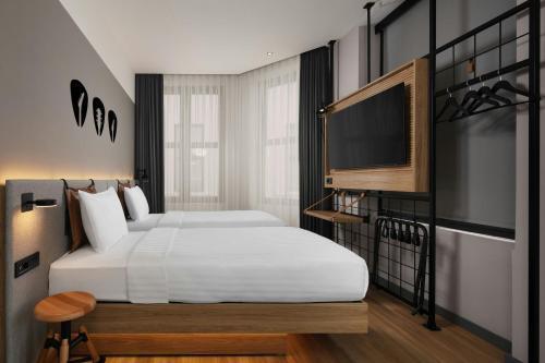 Moxy Istanbul Taksim Room Type - Moxy Twin Room with Atrium View