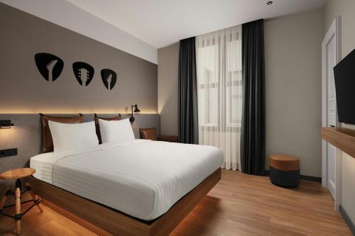 Moxy Istanbul Taksim Room Type - Moxy Queen Room with Atrium View