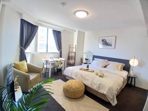 Luxe Central, great location with pool and spa
