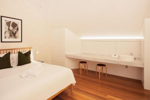 Studio Modern, Pyrmont Isyd - Tap to explore photos