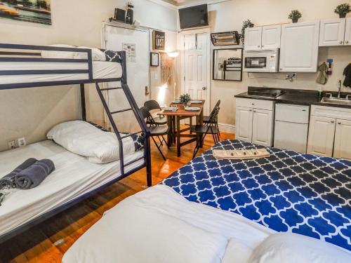 Metropolitan Studio Apartments Manhattan - Tap to explore photos