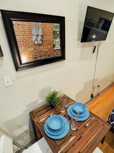 Metropolitan Studio Apartments Manhattan - Tap to explore photos