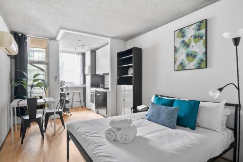 Surry Hills Studio With Pool - Tap to explore photos