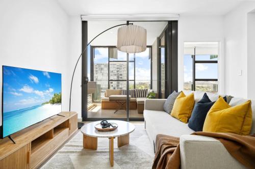 Sunrise Oasis in Waterloo 1BR with Study and Free Parking - Tap to explore photos
