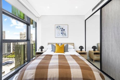 Sunrise Oasis in Waterloo 1BR with Study and Free Parking - Tap to explore photos