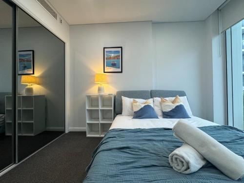 Entire Apartment in Zetland - Tap to explore photos