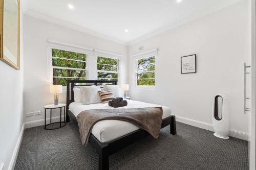 Breathtaking Sydney Harbour view condo - Tap to explore photos