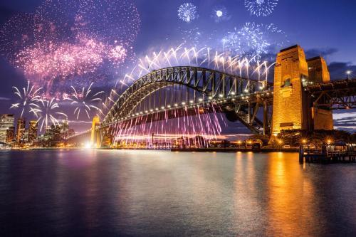 Breathtaking Sydney Harbour view condo