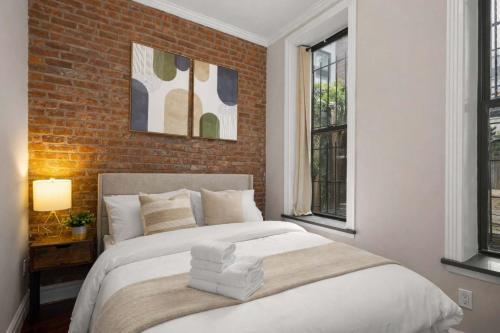Sophisticated Stay in Vibrant Manhattan - Tap to explore photos
