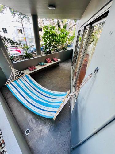Bondi Modern Beachside Suite - Tap to explore photos
