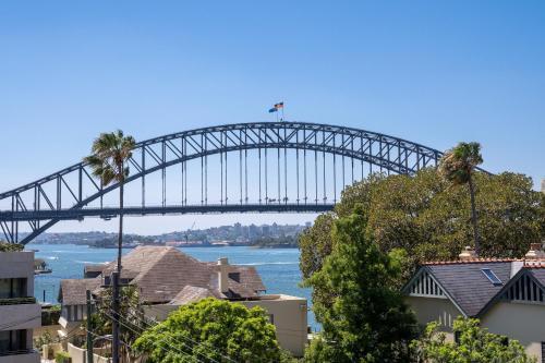 Magical Sydney Escape with Harbour Views & Parking