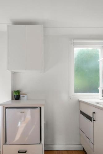 Cosy, Compact and Private Studio Garden Apartment - Tap to explore photos