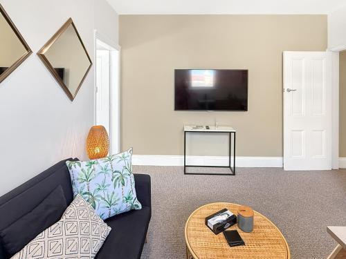 Executive Serviced north Sydney City pad - Tap to explore photos