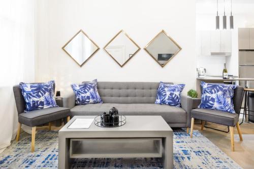 Huge Designer Studio Next to Lovely Park - Tap to explore photos