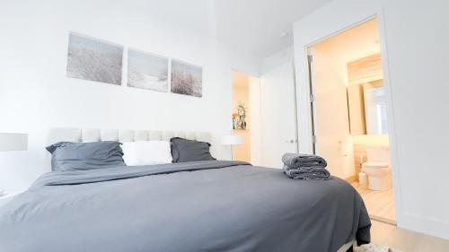 Stylish 3BR Luxury Retreat in the Heart of FiDi - Tap to explore photos