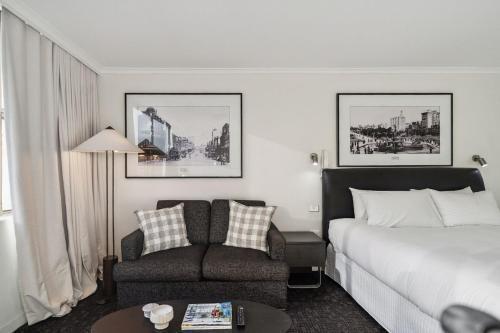 City Pad with Hyde Park Views, Walk to Everything! - Tap to explore photos