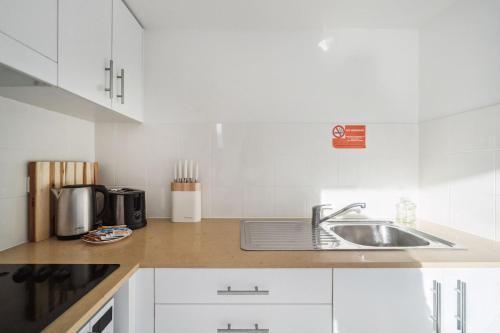 City Pad with Hyde Park Views, Walk to Everything! - Tap to explore photos