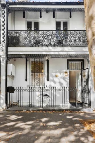 Heritage Townhouse with Private Parking