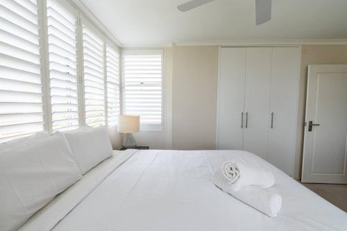 The Harbour View - Spacious Cremorne Convenience - Tap to explore photos