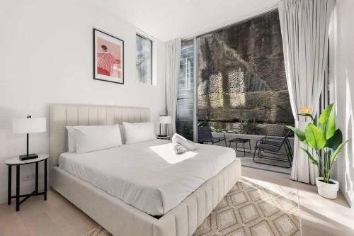 Timeless Dawes Point Retreat Near Circular Quay