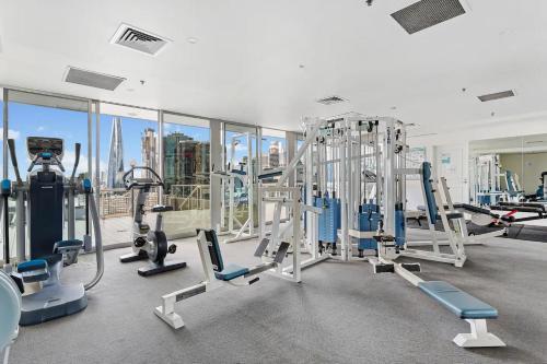 Modern Darling Harbour 2BR Apt Walk to Everything